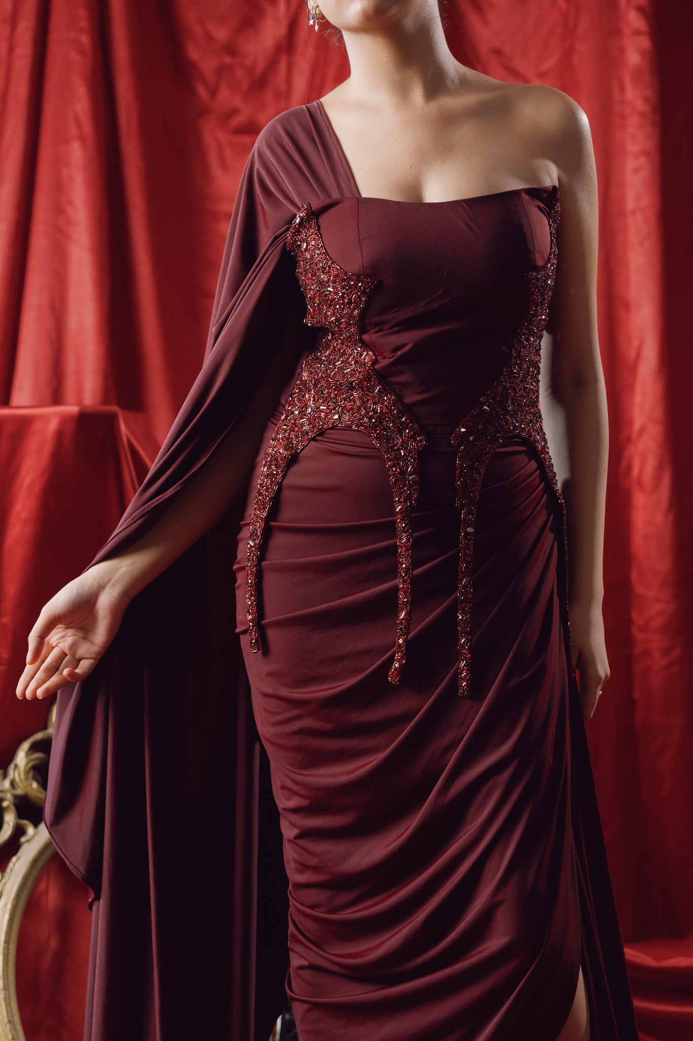 Crimson grip saree
